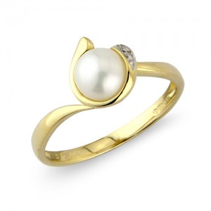 9ct Gold Cultured Pearl & Diamond Ring