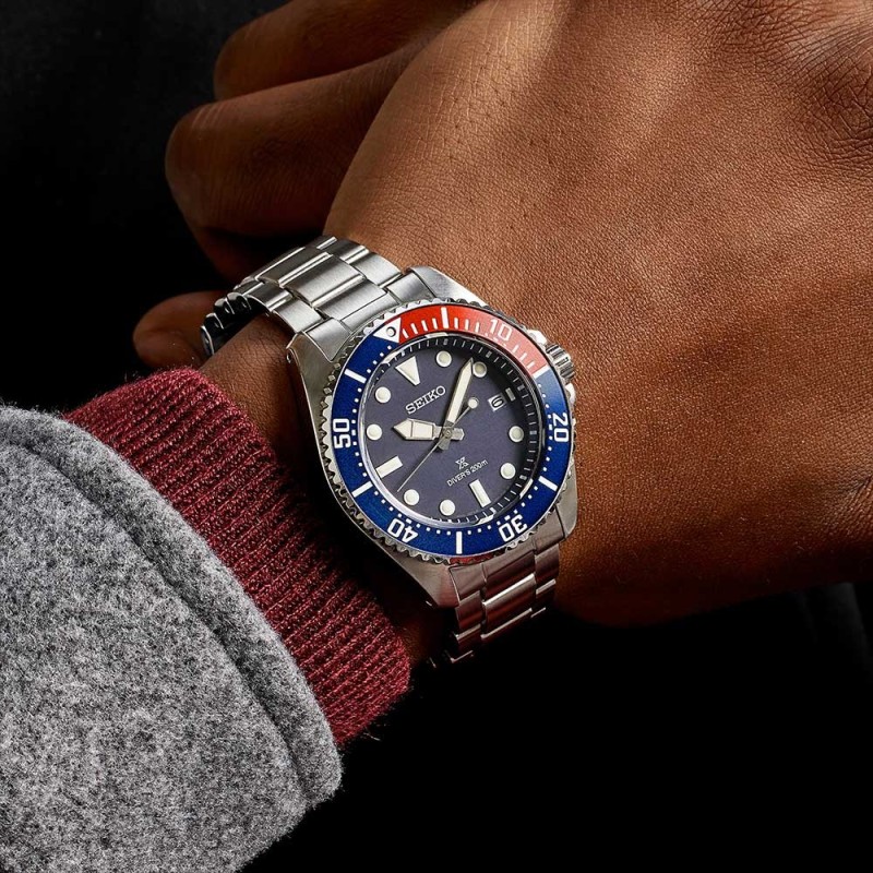 Seiko Prospex Solar Divers in Blue Red Blue SNE595P1